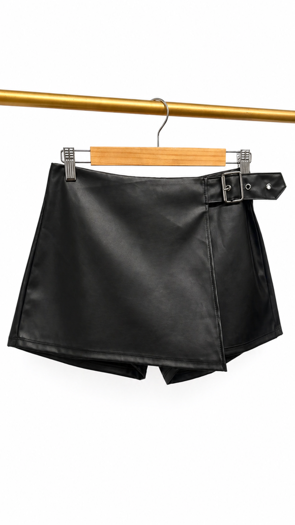 SHORT POLLERA ENGOMADO
